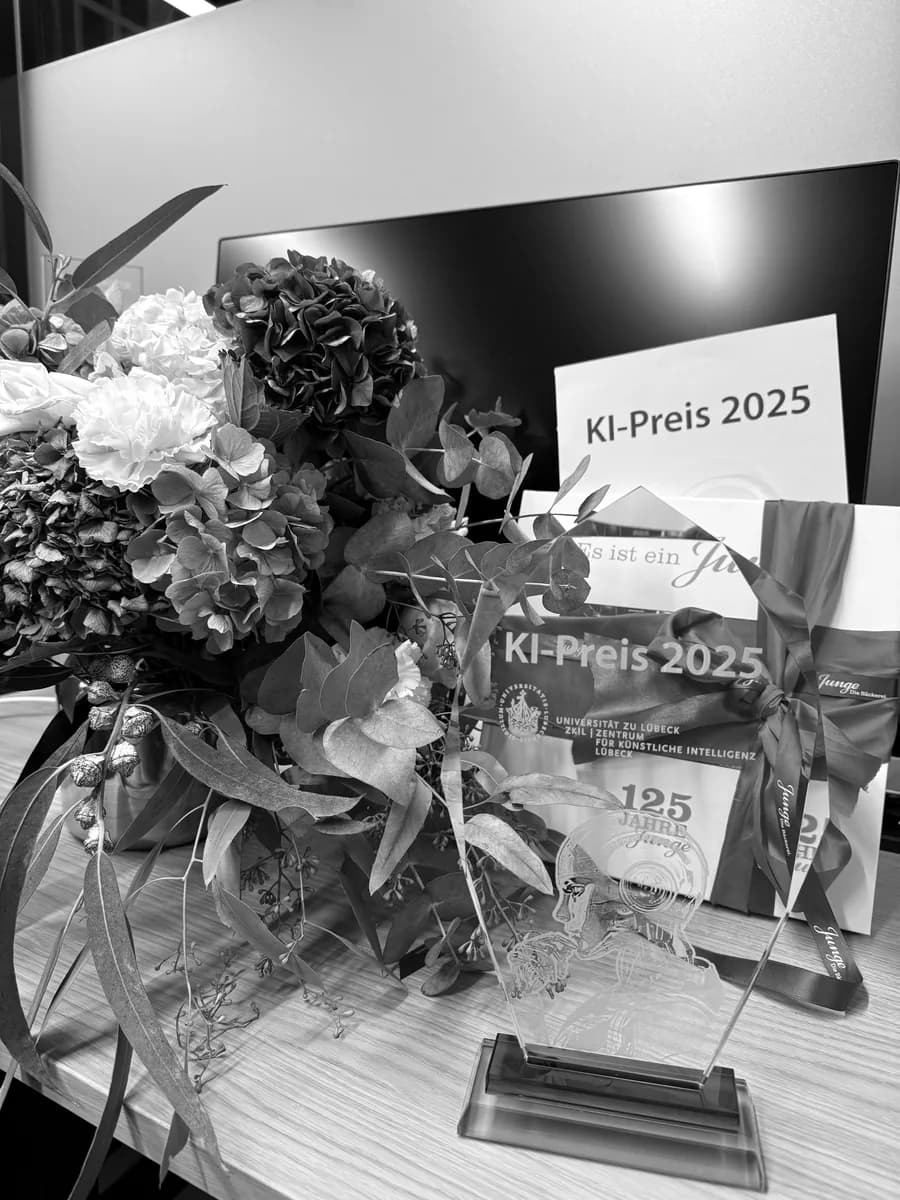 Northern German AI Future Prize 2025 trophy of the University of Lübeck's Centre for Artificial Intelligence (ZKIL), awarded to VAARHAFT