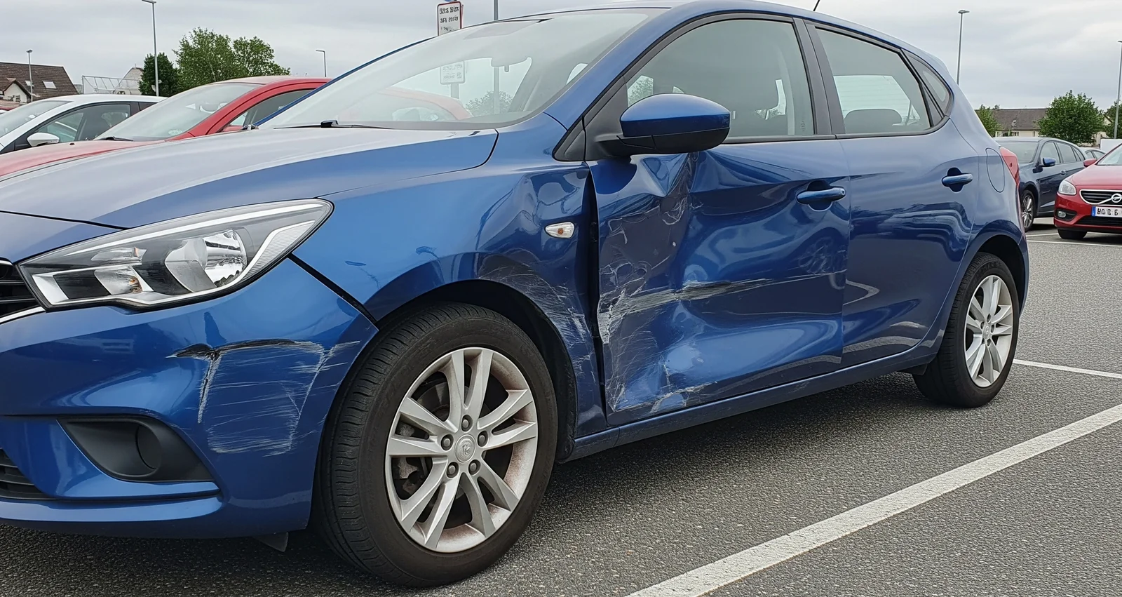 Ai generated image of demolished car. Detect them with VAARHAFT Fraud Scanner and SafeCam.